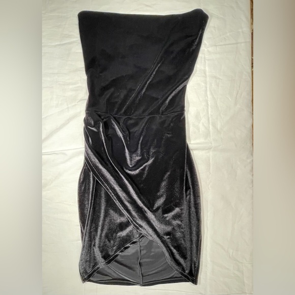 Lucy in the Sky Dresses & Skirts - Lucy in the Sky Black Velvet Bodycon Open Back Corset Closure LBD - Size S